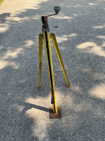 Antique three legged bumper jack 1