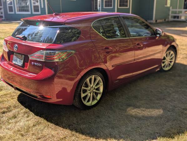 2011 Lexus CT200H - $8,000 (Kent)63623310841603124