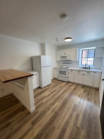$1,200 / 1br - 465ft2 - Fantastic one bedroom available now! (Downtown Portland)63831465410179121