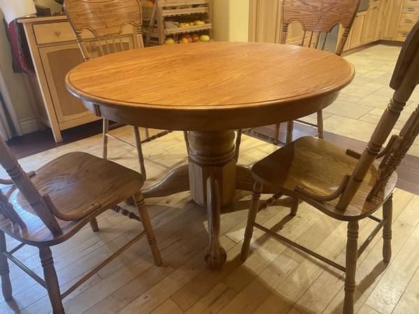 Expanding Oak Dining Table and Chairs 1