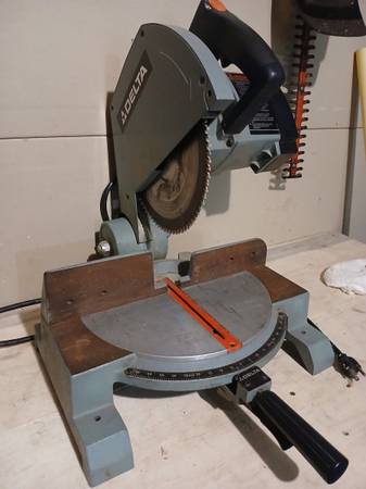 Delta 10" compound Mitre saw. - $40 (Altoona)63471093879937121