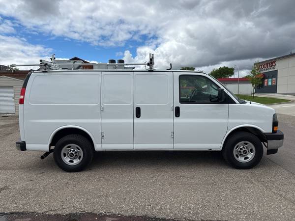 2018 GMC SAVANA 3500 3 PUERTAS FURGÓN DE CARGA 6.0L V8 TRASERA AUTOMÁTICA DE 6 VELOCIDADES 92K - $19,950 (LA MOTORSPORTS WINDOM, MN)63489879626755124