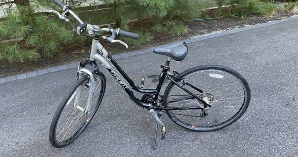 Trek 7100 Hybrid Road Bike….Good Condition Small med 1