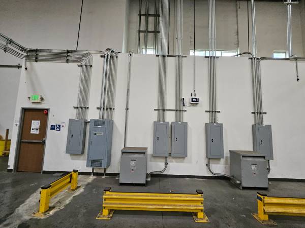 ☎️LICENSED ELECTRICIAN-COMMERCIAL SERVICES, CONDUIT INSTALLS,LIGHTING☎ 1