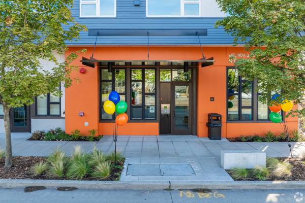 SPACIOUS STUDIOS FOR RENT -LIGHT RAIL, PARK , SCHOOLS 1