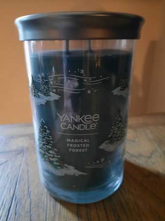 LARGE YANKEE CANDLE - MAGICAL FROSTED FOREST 1