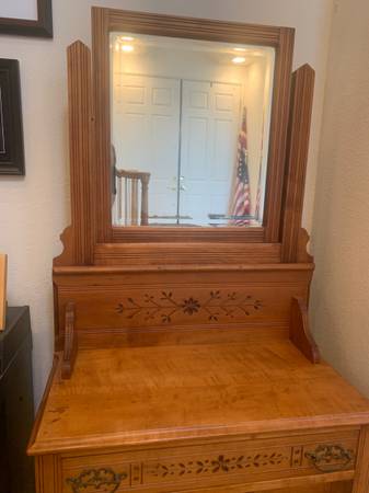 Armario antiguo para lavabo - $275 (Carlsbad)63470107219587121