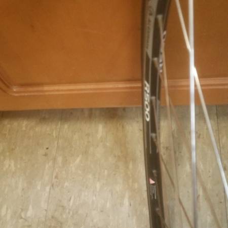 Rueda trasera para bicicleta, 700 mm × 23 mm (27") - $32 (Boston)63438975144577124