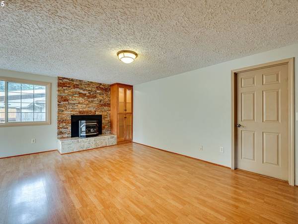 $525,000 / 3br - 1448ft2 - Updated Ranch w/ Primary on Main | New Paint, Appliances, Pellet Stove (Vancouver)64297997456003121