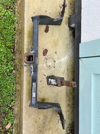 Curt class 2 trailer hitch for 2014-18 Subaru Forester with adapter 1