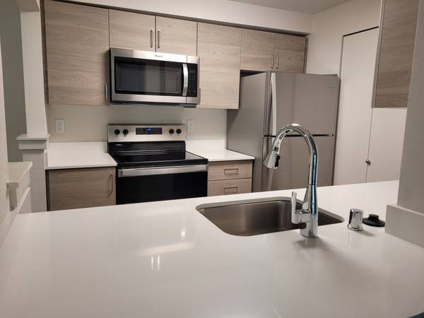 $1,725 / 2br - 891ft2 - TWO BED ONE BATH-NEWLY REMODELED New Special & LOWEST PRICE YET ! (Puyallup, Tacoma, Sumner, Fife, Edgewood, Milton)64031308721793122