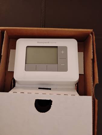 Honeywell Home Selectable programmable thermostat 1