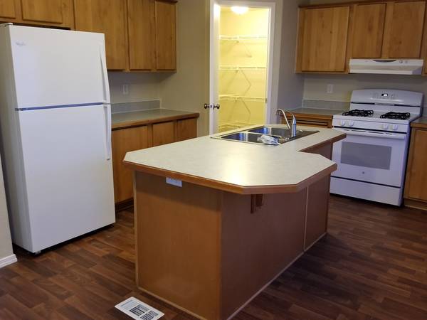$2,700 / 3br - Woof-worthy! Our 3 Bed / 2 Bath is a pet lover's dream. (Anchorage)63991792150019124