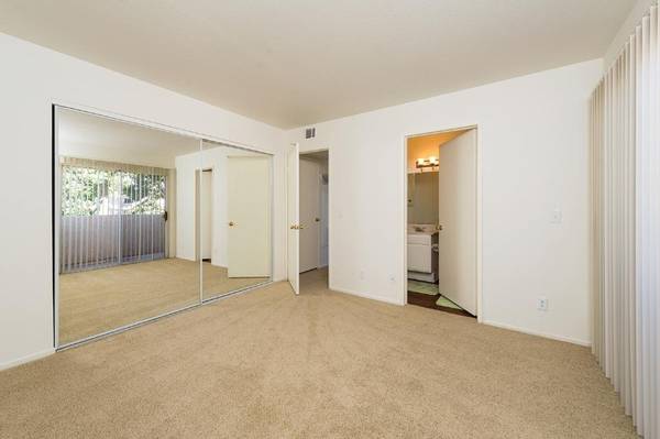 $2,519 / 2br - 919ft2 - 2 Bed, in Santa Clarita CA (Santa Clarita)63998005757699124