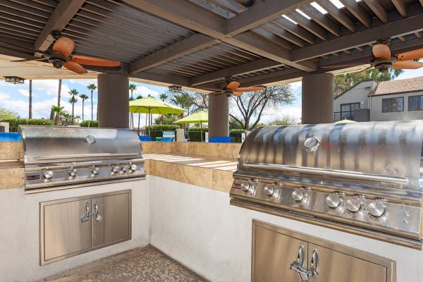 $949 / 2br - 600ft2 - Stellar Stay: Your Home Among the Stars ✨🏠🪐 1 MONTH FREE (Tucson)63674739122179123