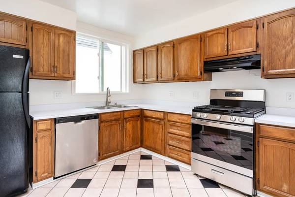 $2,400 / 3br - Remodeled 3 Bedroom Home! (San Francisco)63908866162819123
