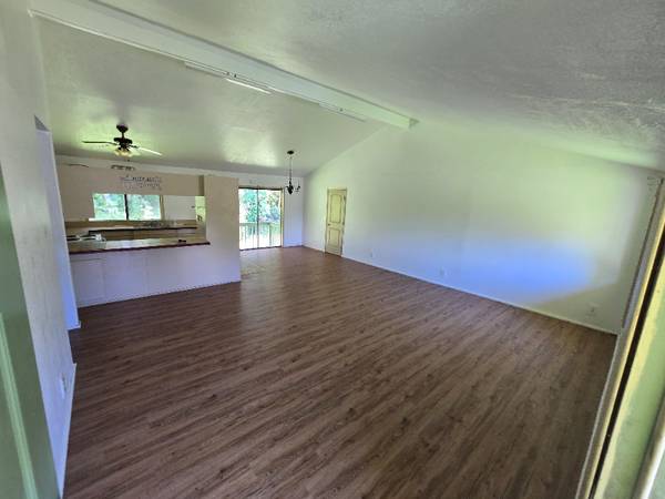 $1975.00 / 3br - 1344ft2 - Spacious 3-Bedroom Home with Fenced Yard – Convenient Location in Hawa63939531439747120