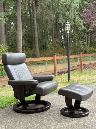 Ekornes Stressless Leather Swivel Recliner & Ottoman 1