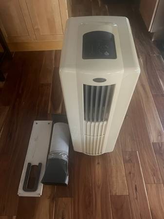 Toyotomi Portable Air Conditioner 1