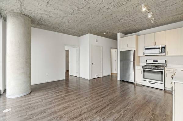 $1,807 Modern Studio Apartment (South Loop)63918292883586121
