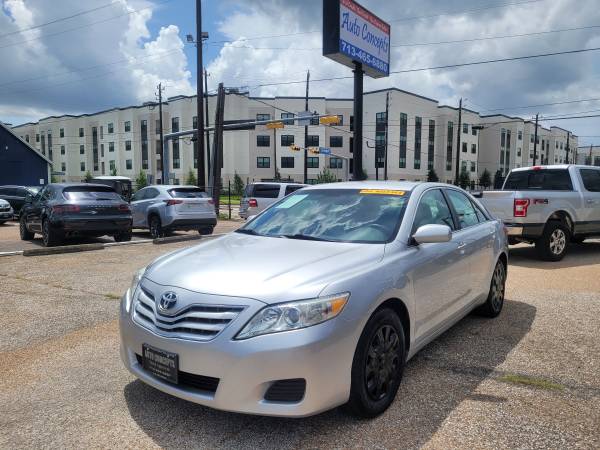 2011 toyota camry 73k miles! - $1,500 (spring branch)63617101471747120
