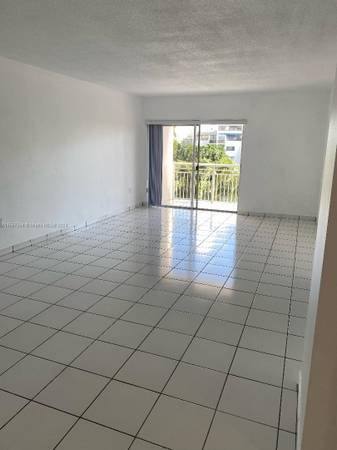 $240,000 / 1br - Spacious 1Bed/1Bath in Bayfront building (Sunny Isles Beach)64049276391426124