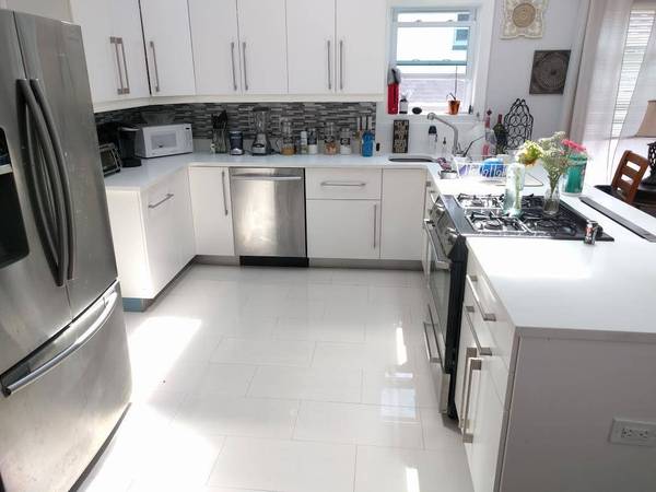$1,100 / 5br - Rooms all female apt with util included near Tufts and Ball Sq! (Medford, Tufts, Ball Sq, Davis Sq)63699373870979120