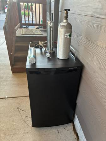 Edgestar kegerator 1