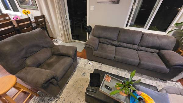 Like new Matching couch and recliner 1