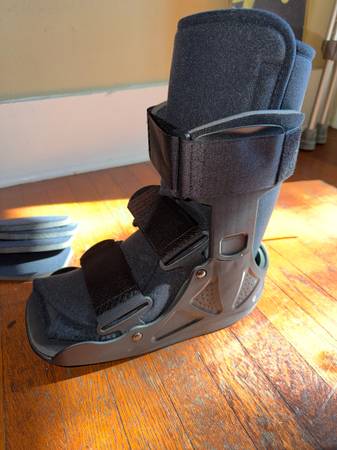 Mobility Boot never used 1