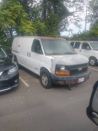 2006 Chevy Express 2006 van 1