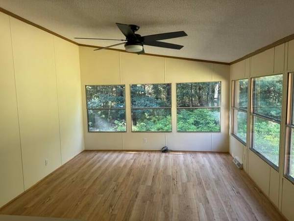 $229,900 3-bed home on 2.5 acres with LAND CONTRACT TERMS AVAILABLE! (White Cloud, MI)63985938553603122