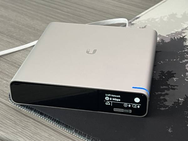 Ubiquiti UniFi Cloud Key Gen2 Plus (1TB HDD + 8GB MicroSD) 1