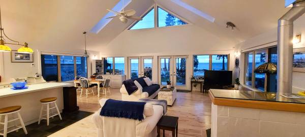 Scenic Oceanfront Vacation Home 🌊 | Fully Furnished, Move-In Ready 1