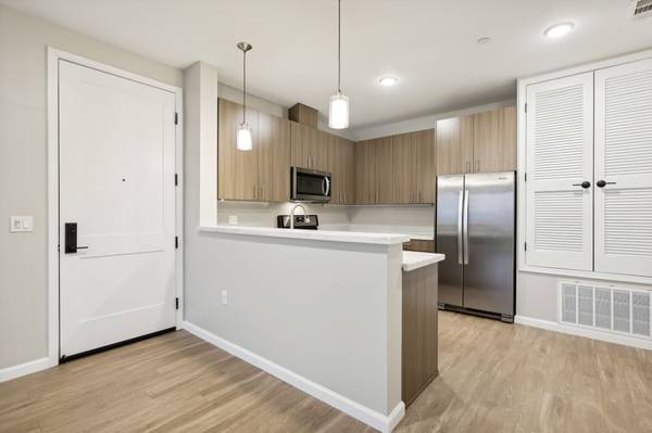 $2,356 / 1br - 762ft2 - HOME SWEET HOME! 1 Bed 1 Bath  w/ Washer/Dryer Included!!! (petaluma)63695878040835121