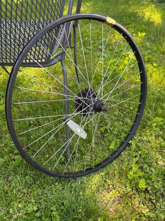 Llanta de bicicleta de 23" - $15 (Bay View)63471071822081121