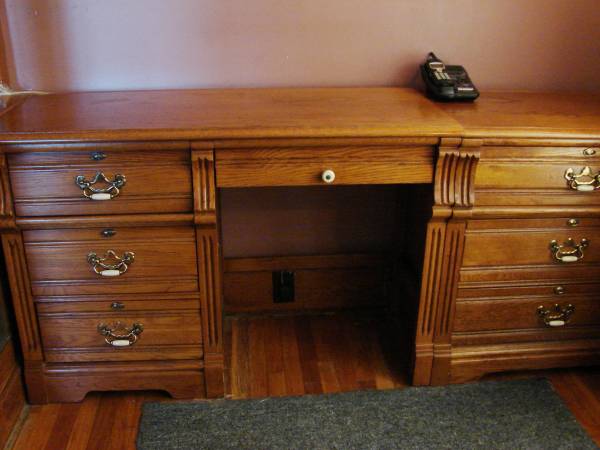 LEXINGTON QUALITY SOLID OAK 2-PIECE DESK (EXCELLENT CONDITION) 1