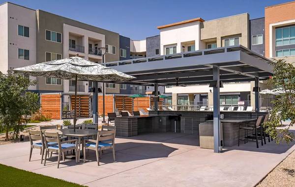 $1,680 / 3br - 1240ft2 - Explore, dream, settle. Your new journey starts with this 3 BR. (Glendale)64024997013506124