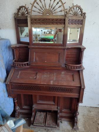 antique pump organ 1