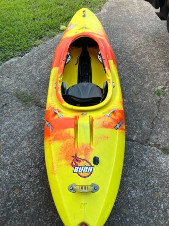 Whitewater kayak pyranha burn - $400 (Gadsden)63438159023491123