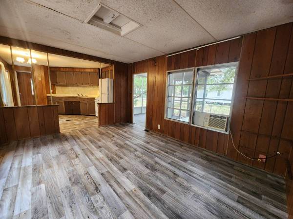 $995 / 2br - 2 BED 2 BATH WITH SCREENED PORCH & 2 STORAGE SHEDS! (Silver Springs)63861744690433121