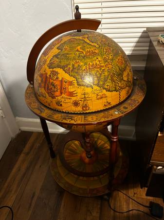 Globe Bar - Needs screw for hinge 1