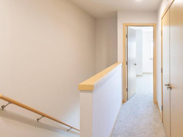 $2,668 / 2br - 1230ft2 - Frente al nuevo YMCA, excelentes vistas, lavadora y secadora de tamaño completo (Sumner WA)63884890723587121