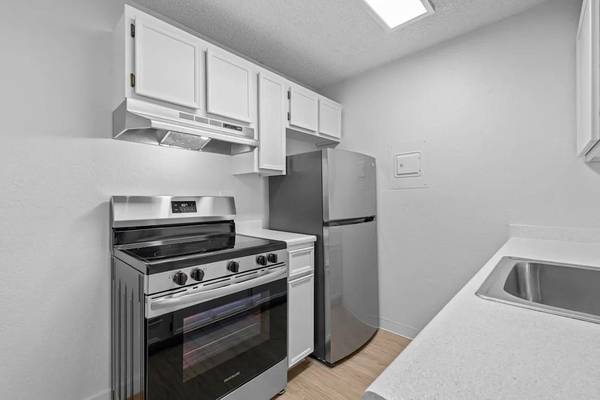 $1,175 / 1br - 480ft2 - LVP Flooring*, High Speed Internet Access, Air Conditioning63794970293249121