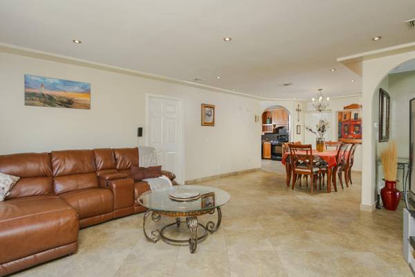 $3,195 / 3br - 1300ft2 - 3,195 3bed Beautiful Home- Hilltop Dr and Naples AREA (Chula Vista)63866049899395122