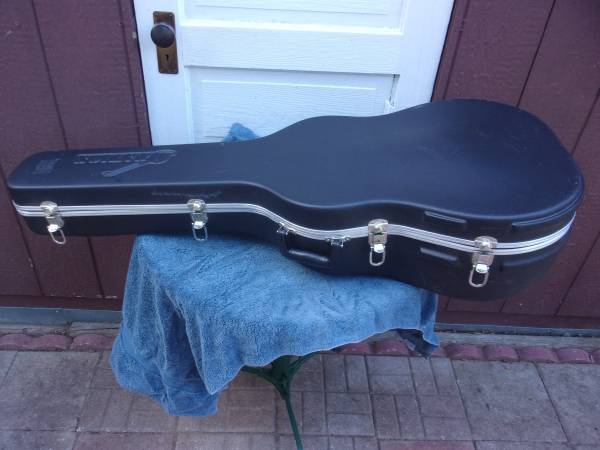 Ovation shallow bowl hardshell case - not just for Ovation's..... 1