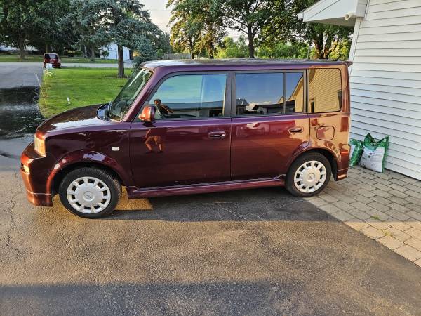 2006 SCION XB 40MPG 5 SPEED - $5,800 (Oswego)63618926268035121