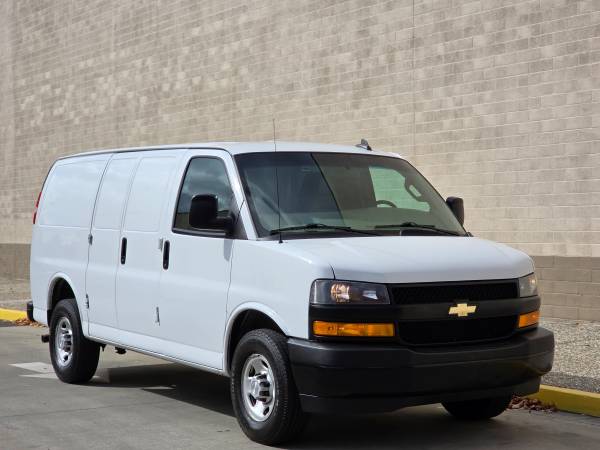2019 Chevrolet EXPRESS 2500 - Photo 3