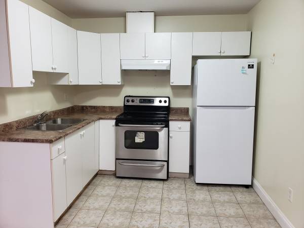 Clean Private Bedroom  *Not basement* 1