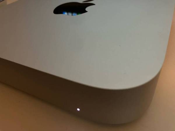 8GB 512GB SSD M1 Mac Mini - Little Use, 4TB External HD & Office